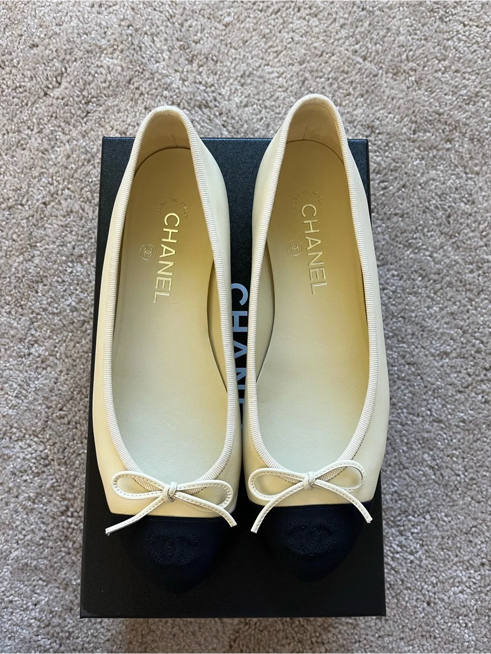 Chanel Authentic Ivory Ballet Flats Size 39 - Picture 10 of 15